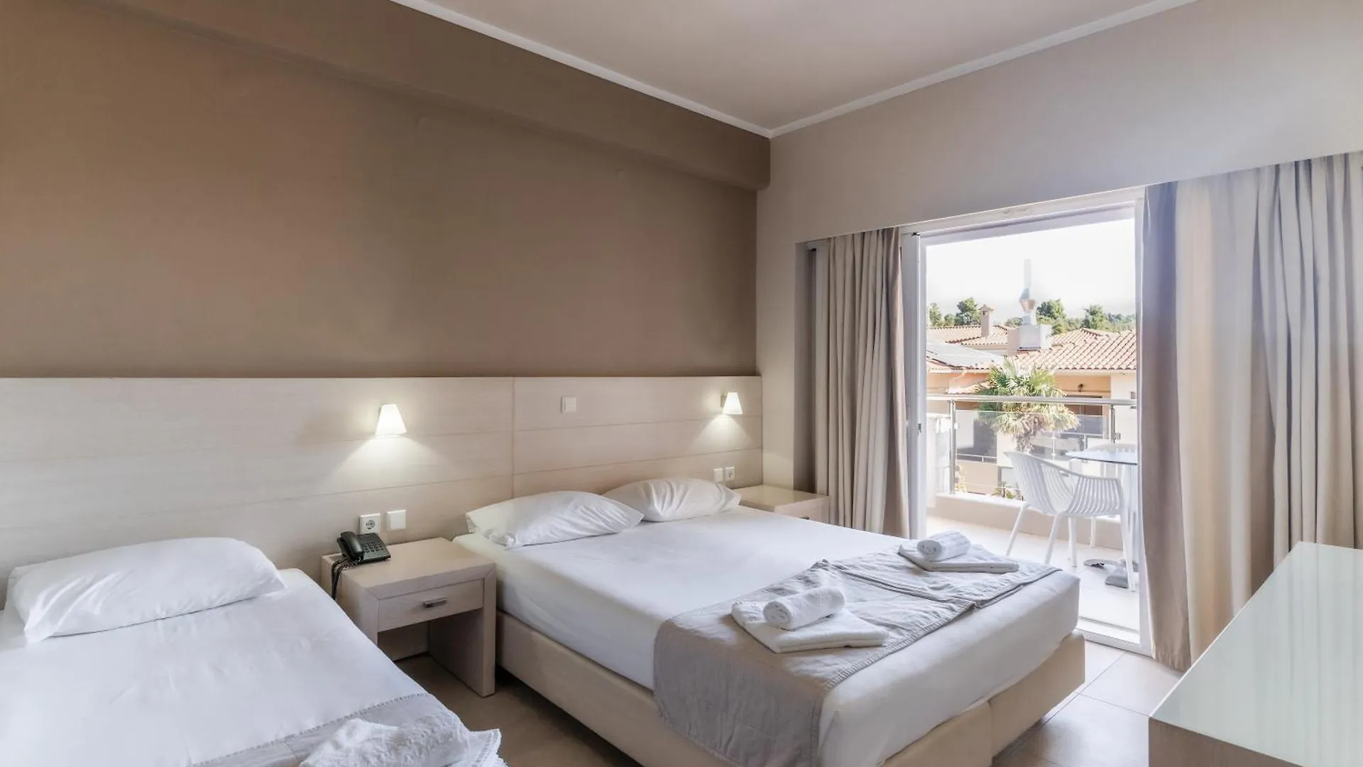 מלון Siviris Golden Beach