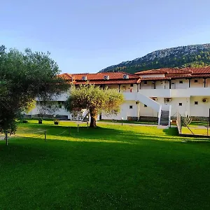 The Port Πόρτο Κουφό